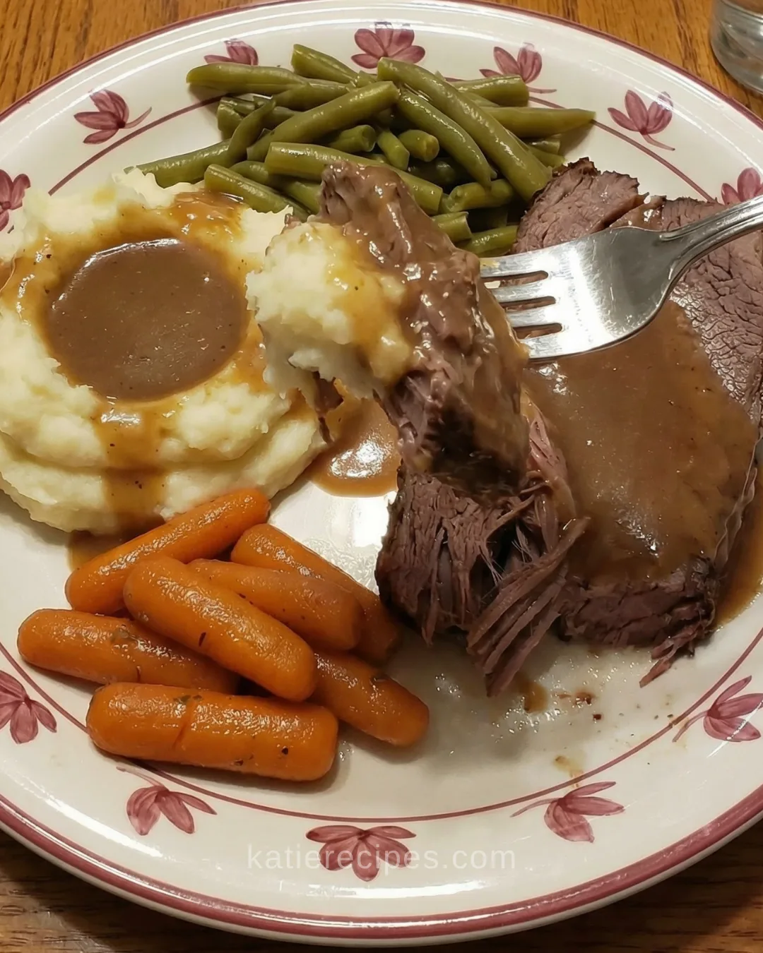 tender chuck roast with carrots and green beans
